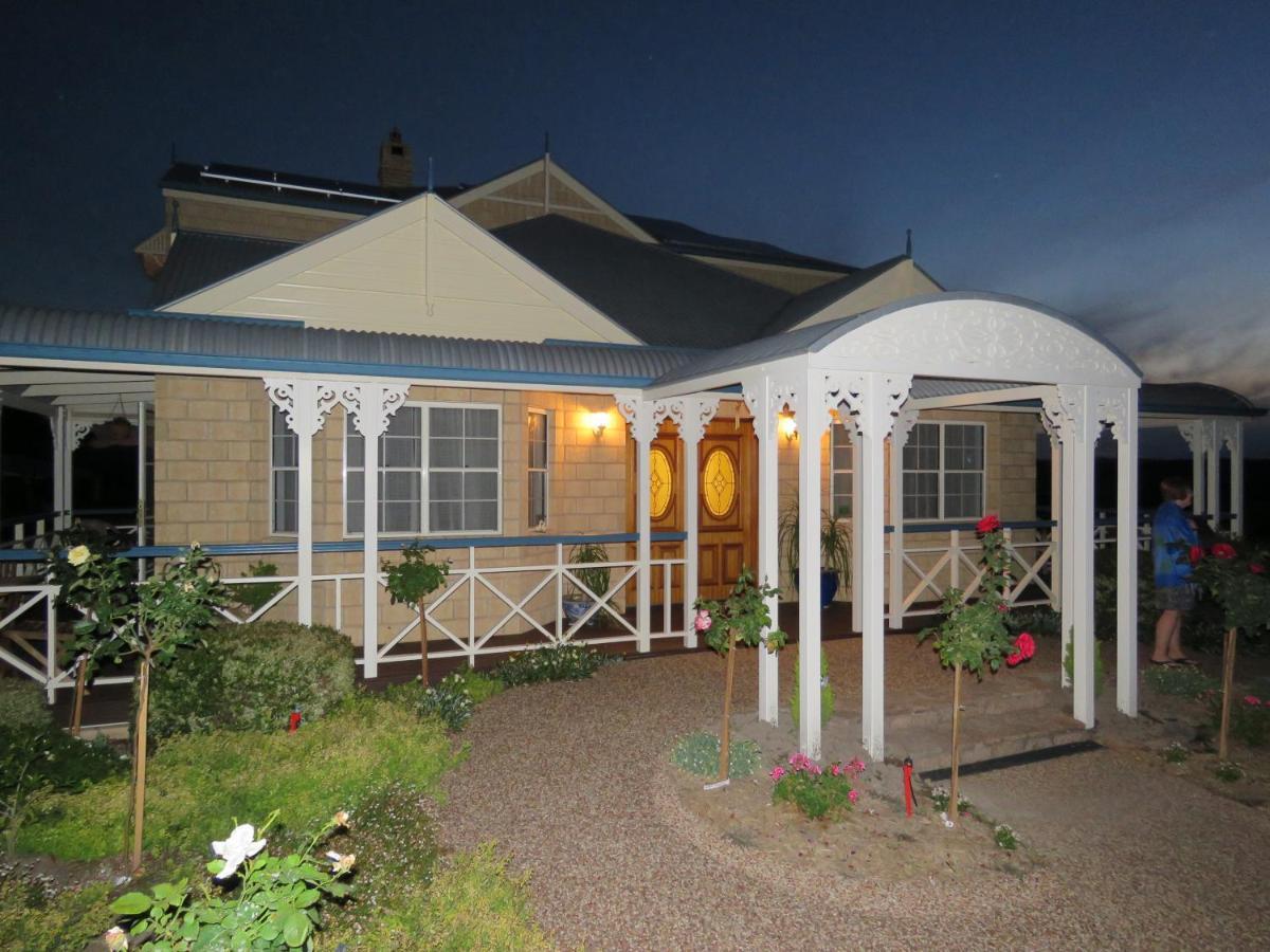 Grovely House Bed & Breakfast Stanthorpe Exterior photo